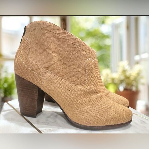 🔥 UGG Calf Hair Charlotte Embossed Bootie Boots Size 9.5 EU 40.5 - Picture 3 of 15